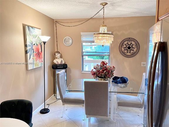 3rd image of 2042 Newcastle Dr Unit 2042-2042-C
