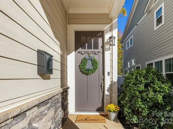 5207 Valley Stream Rd, Charlotte, NC 28209