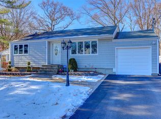 40 Sarah Dr, Lake Grove, NY 11755