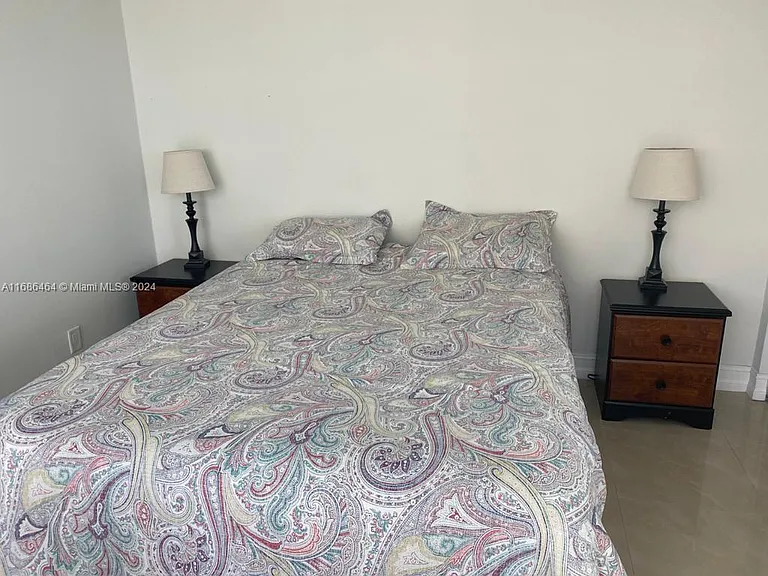 5401 Collins Ave #412 — Photo 35
