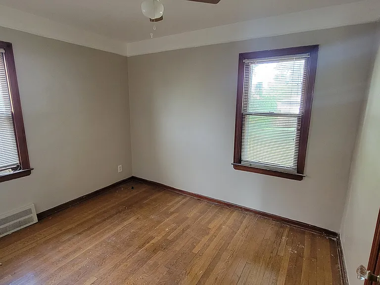20214 Mackay St — Photo 4