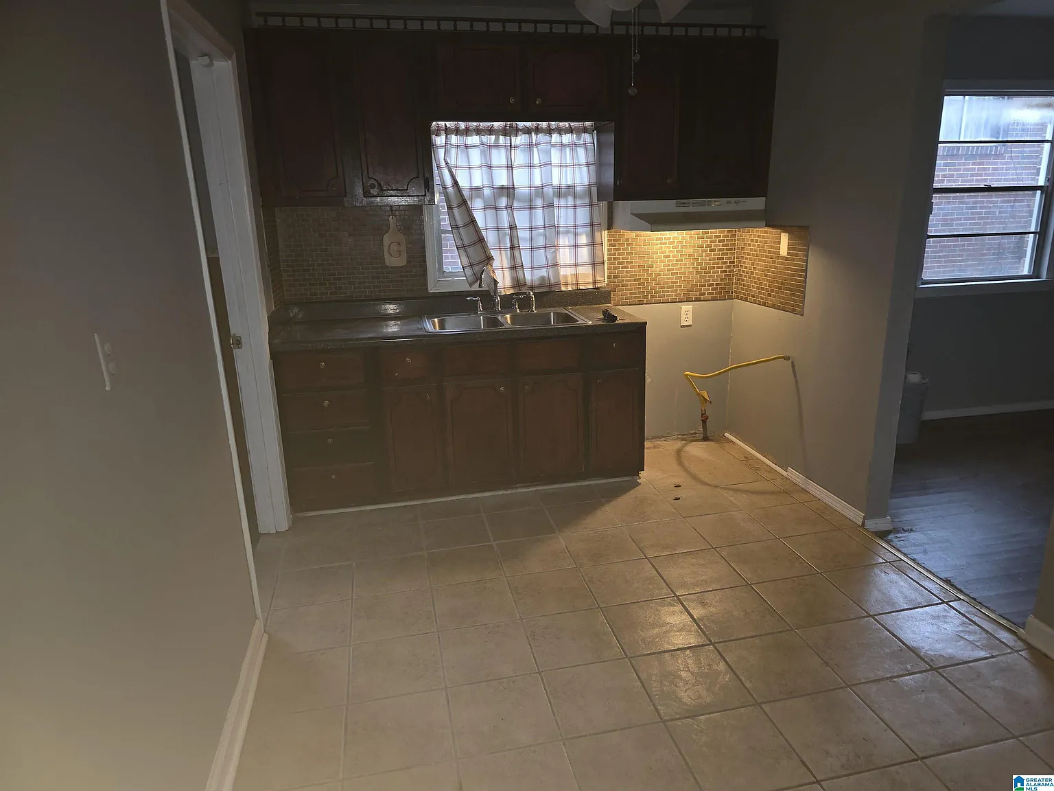 4 bed, 1.5 bath, $1,400 — Photo 4