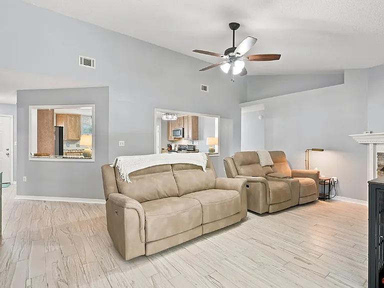 4761 Connor Dr — Photo 4