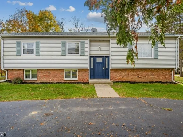 35 Auche Dr, Franklin Boro, NJ 07416