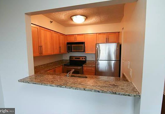 3rd image of 10101 Grosvenor Pl APT 308