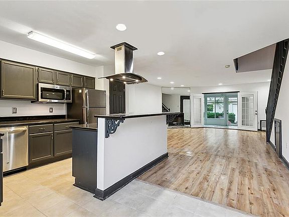 3rd image of 5800 W Deer Park Blvd