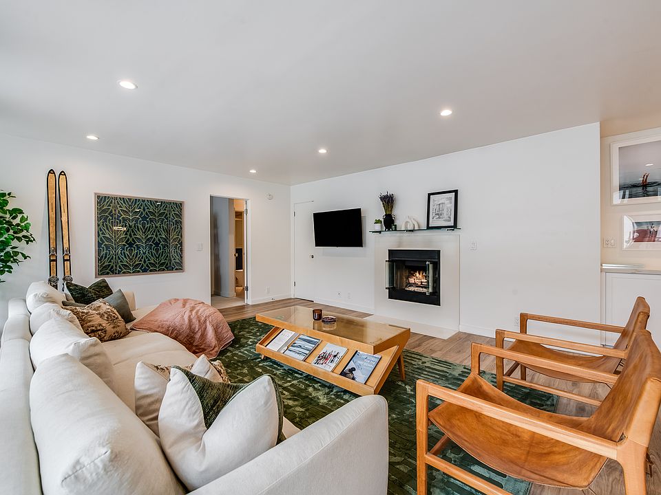 1st image of 519 California Ave APT 202