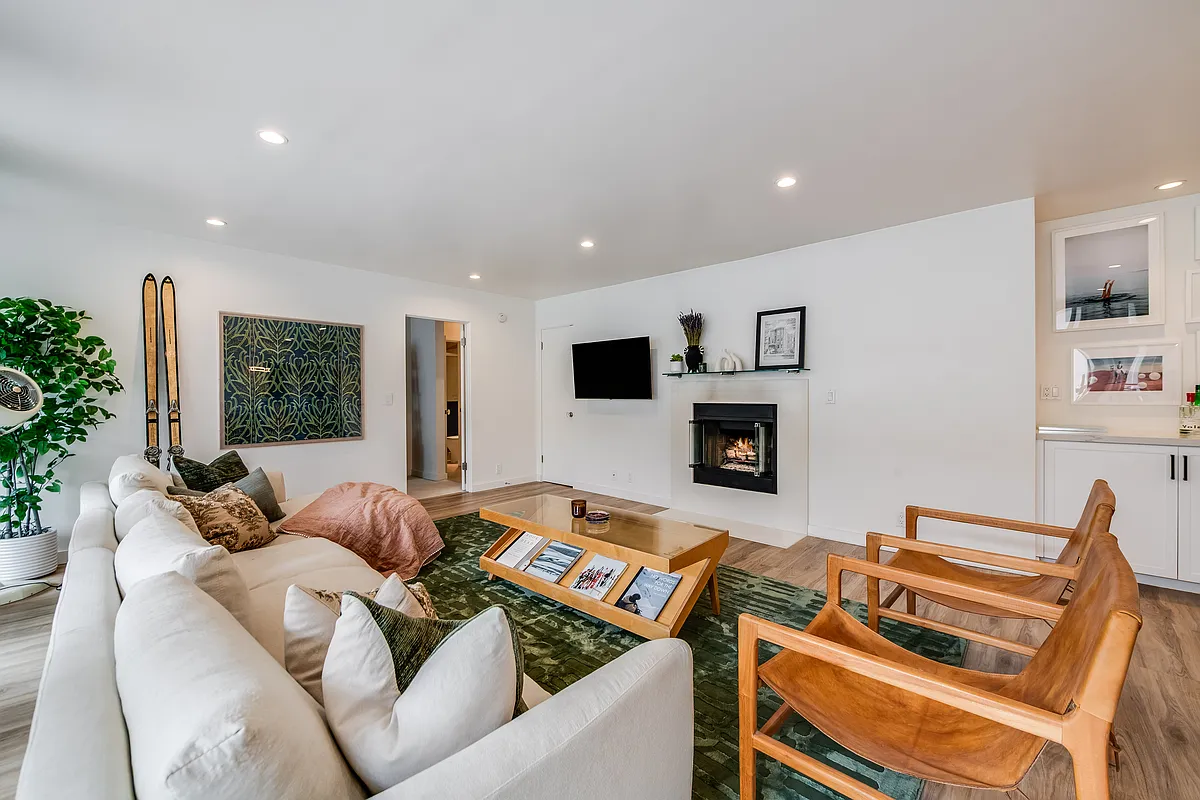 Primary Photo - 519 California Ave #202