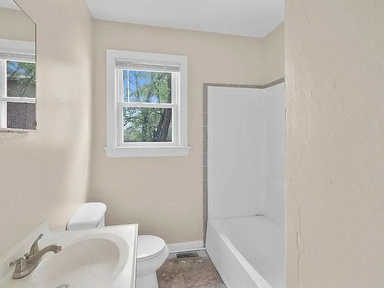 6261 Alexander St — Photo 18
