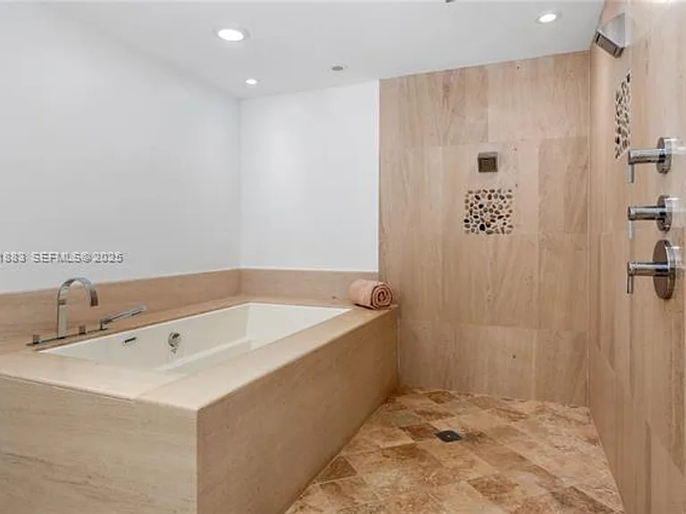5875 Collins Avenue Cu #1202 — Photo 34