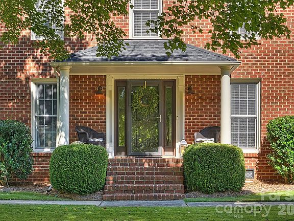 3rd image of 6344 Dovefield Rd