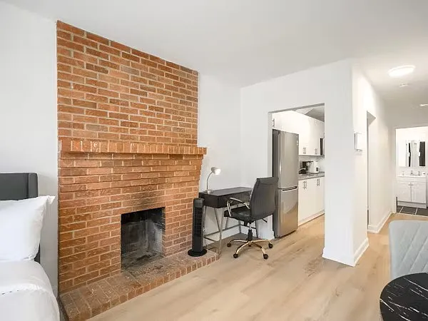 1046 Bathurst St — Photo 11