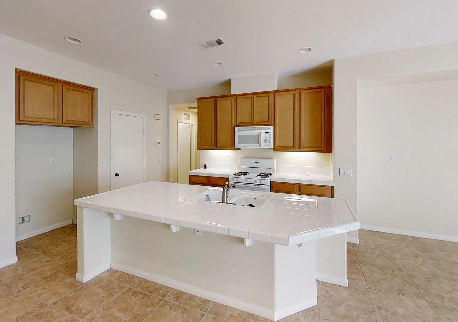 3 Bedroom 2 Bathroom House in the Sundance Community in Beaumont — Photo 4