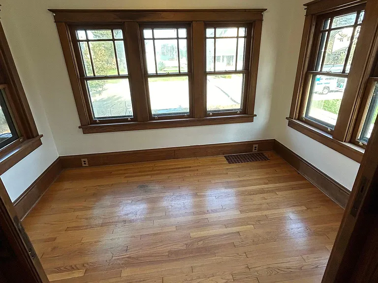 315 W 3rd St — Photo 5