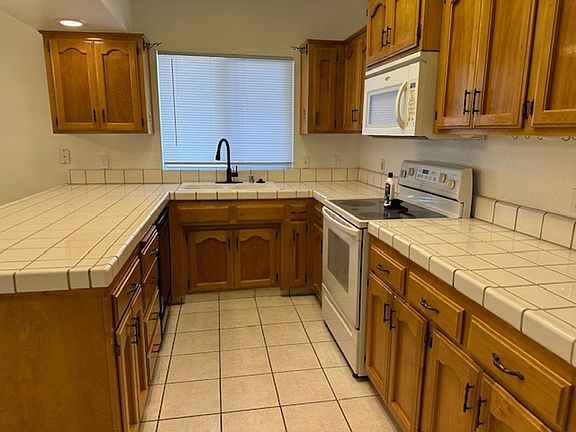 5th image of 3416 W Packwood Ave