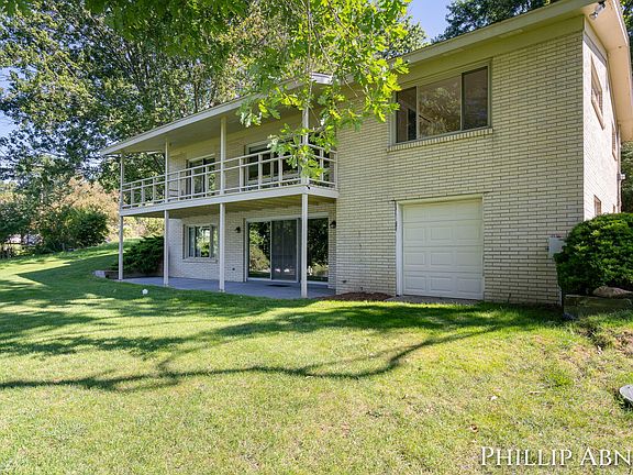 5th image of 8391 Cowan Lake Dr NE