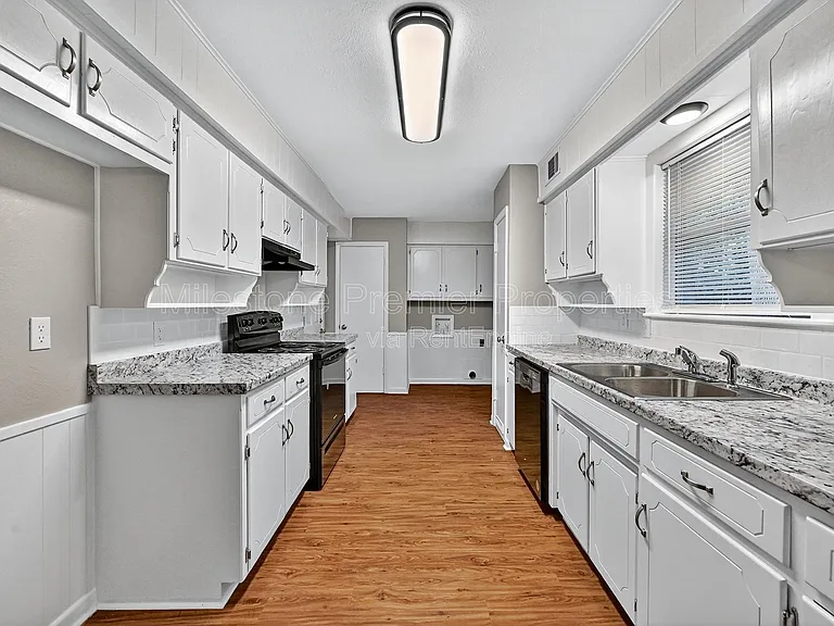 105 E Ford St — Photo 8
