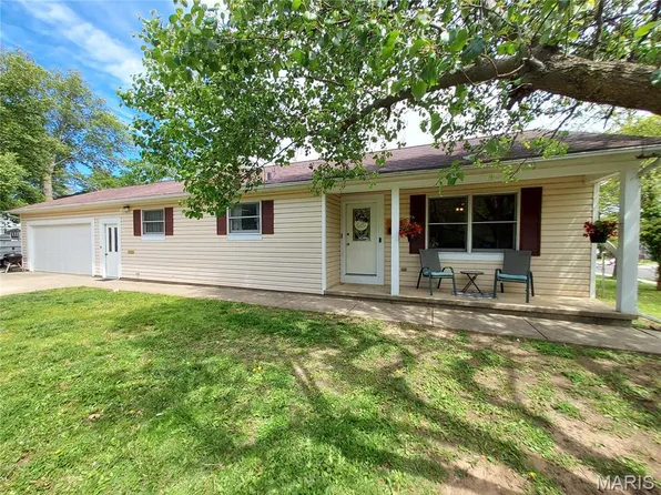 520 S 5th St, Greenville, IL 62246