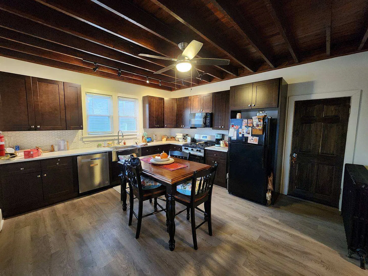 6 bed, 2500 sqft, $3,750 — Photo 3