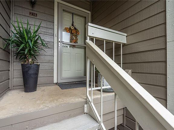 2nd image of 1105 Quail Valley Ln Unit 215