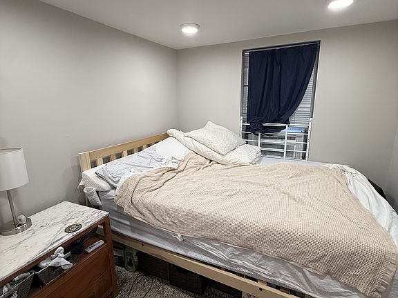 5th image of 313 S 18th St APT 1R