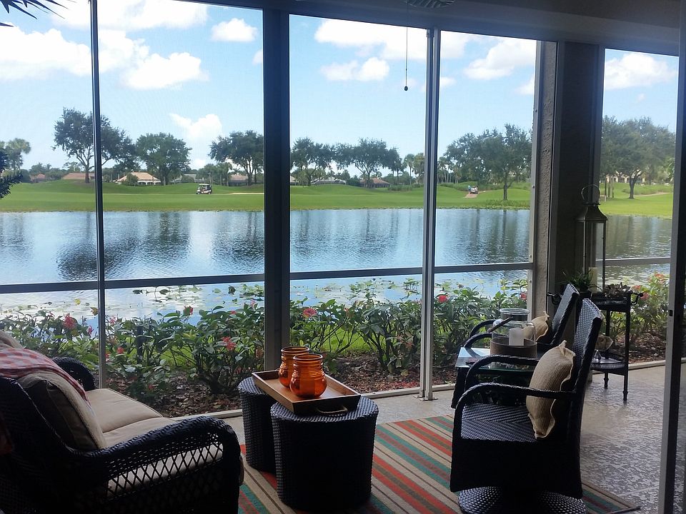 Screened Lanai w/Lake View