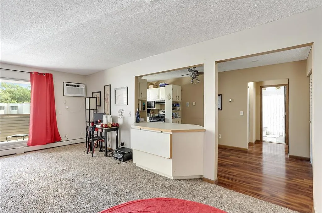 10840 Rockford Rd — Photo 1