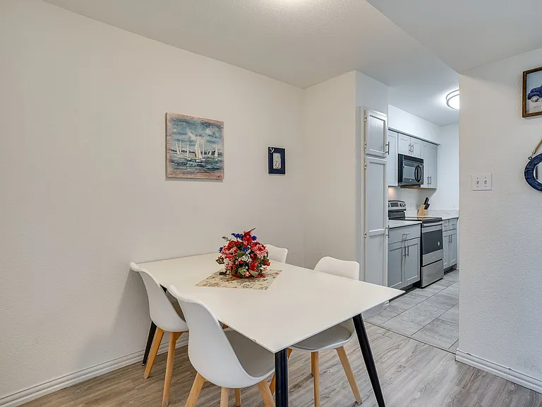 6646 E Lovers Ln — Photo 36