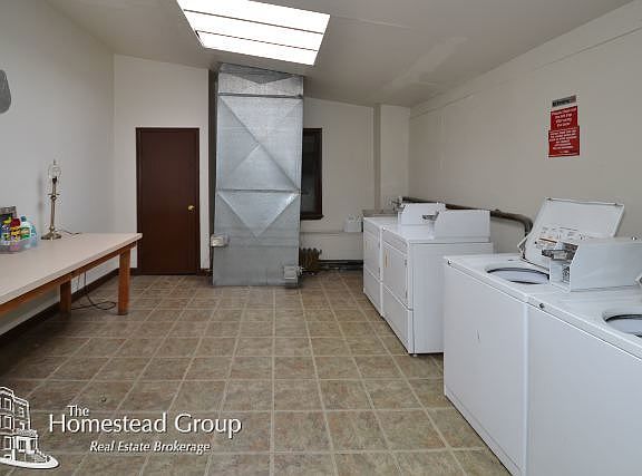 5th image of 904 W Belmont Ave #1