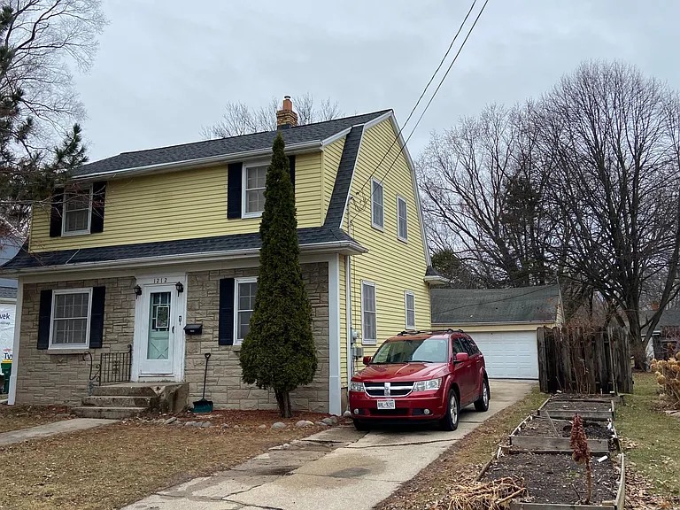 1212 S Irwin Ave — Photo 1