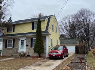 1212 S Irwin Ave, Green Bay, WI 54301