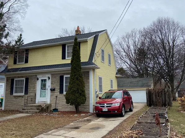 1212 S Irwin Ave, Green Bay, WI 54301