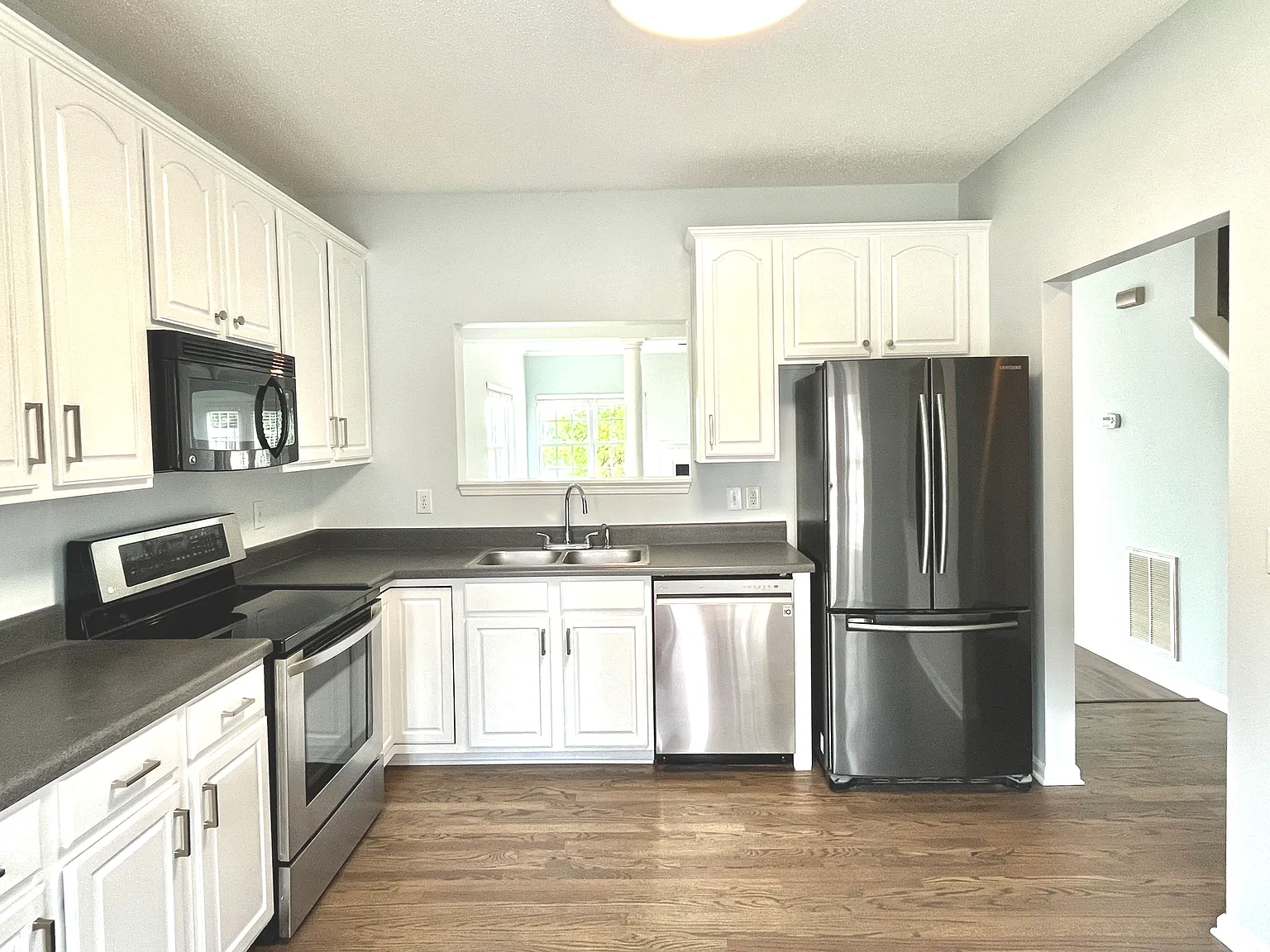 3 bed, 2.5 bath, 1462 sqft, $1,650 — Photo 4