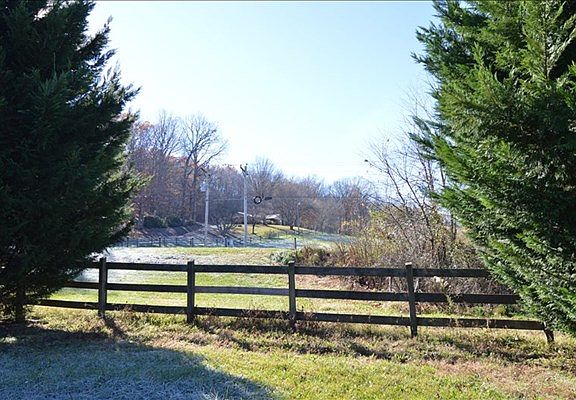 3rd image of 2053 Old Highway 64e