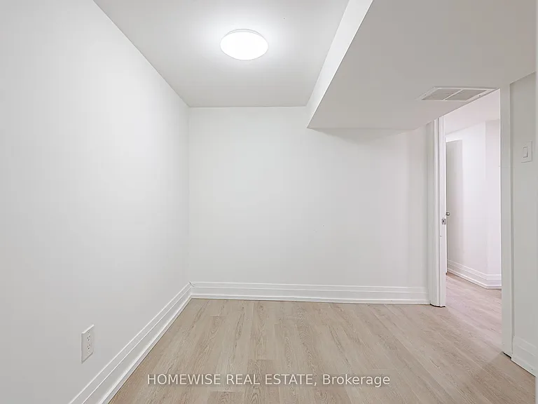 81 Shields Ave #LOWER — Photo 12