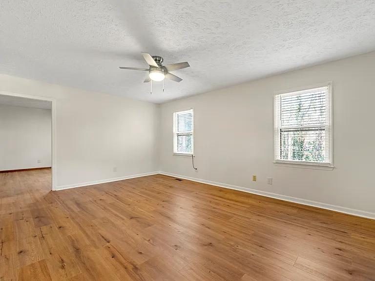 131 McWhirter Pl — Photo 8