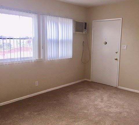 3rd image of 1632 N Lake Ave APT 4