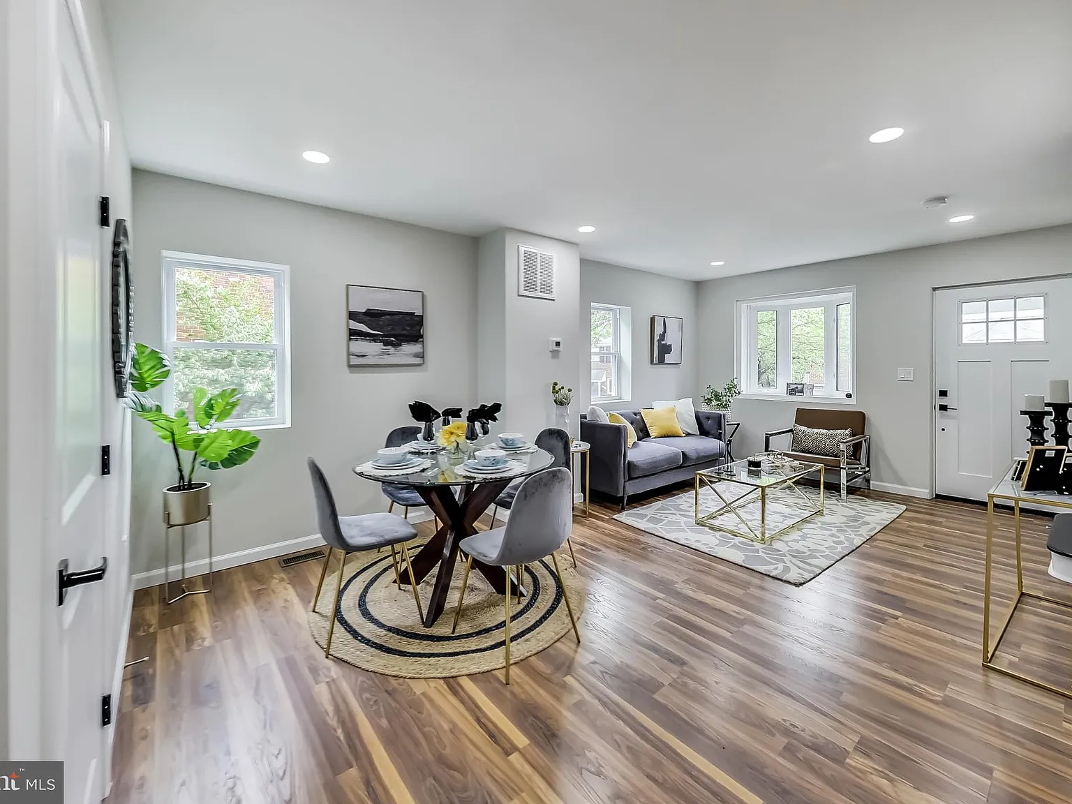 3 bed, 3.0 bath, 1917 sqft, $4,300 — Photo 3