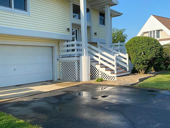 2nd image of 425 Shamrock Cir