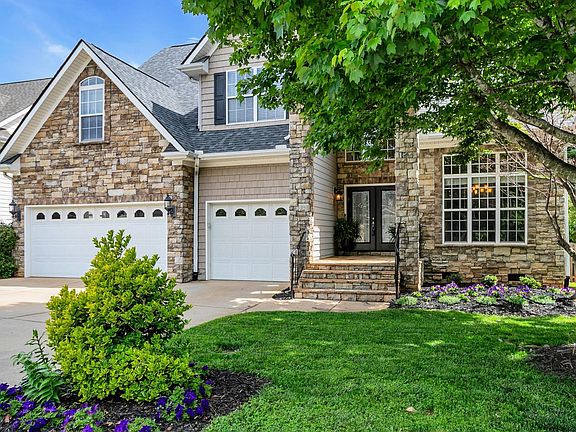 2nd image of 25 Ashby Grove Dr
