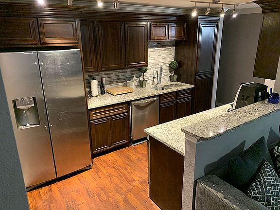 3rd image of 238 Glencairn Dr