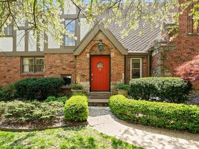 1015 Huntington Rd, Kansas City, MO, 64113