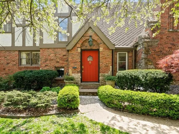 1015 Huntington Rd, Kansas City, MO 64113