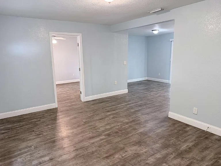 815 N Davis Ave — Photo 9