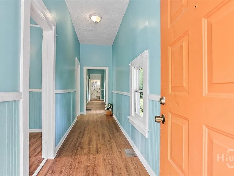 917 Elliott Ave — Photo 3