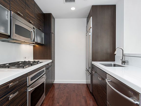 3rd image of 225 E 34th St APT 11F