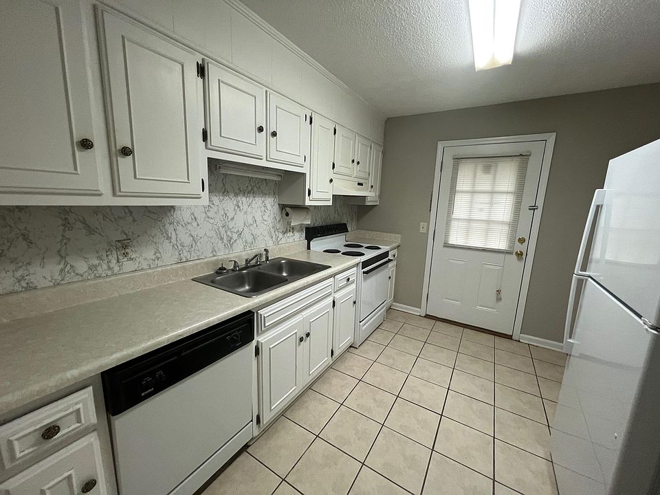 2nd image of 105 Princess Ln #A