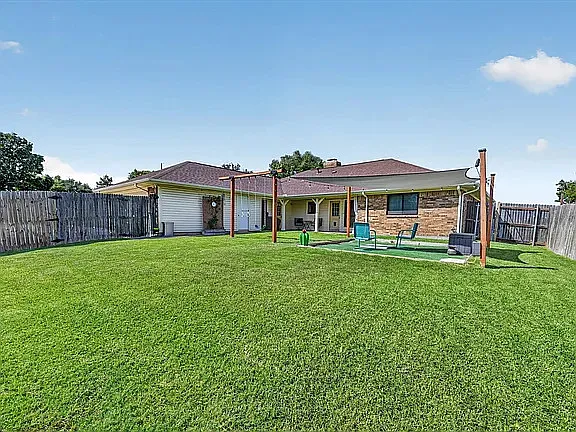 2226 Carmel Dr — Photo 24