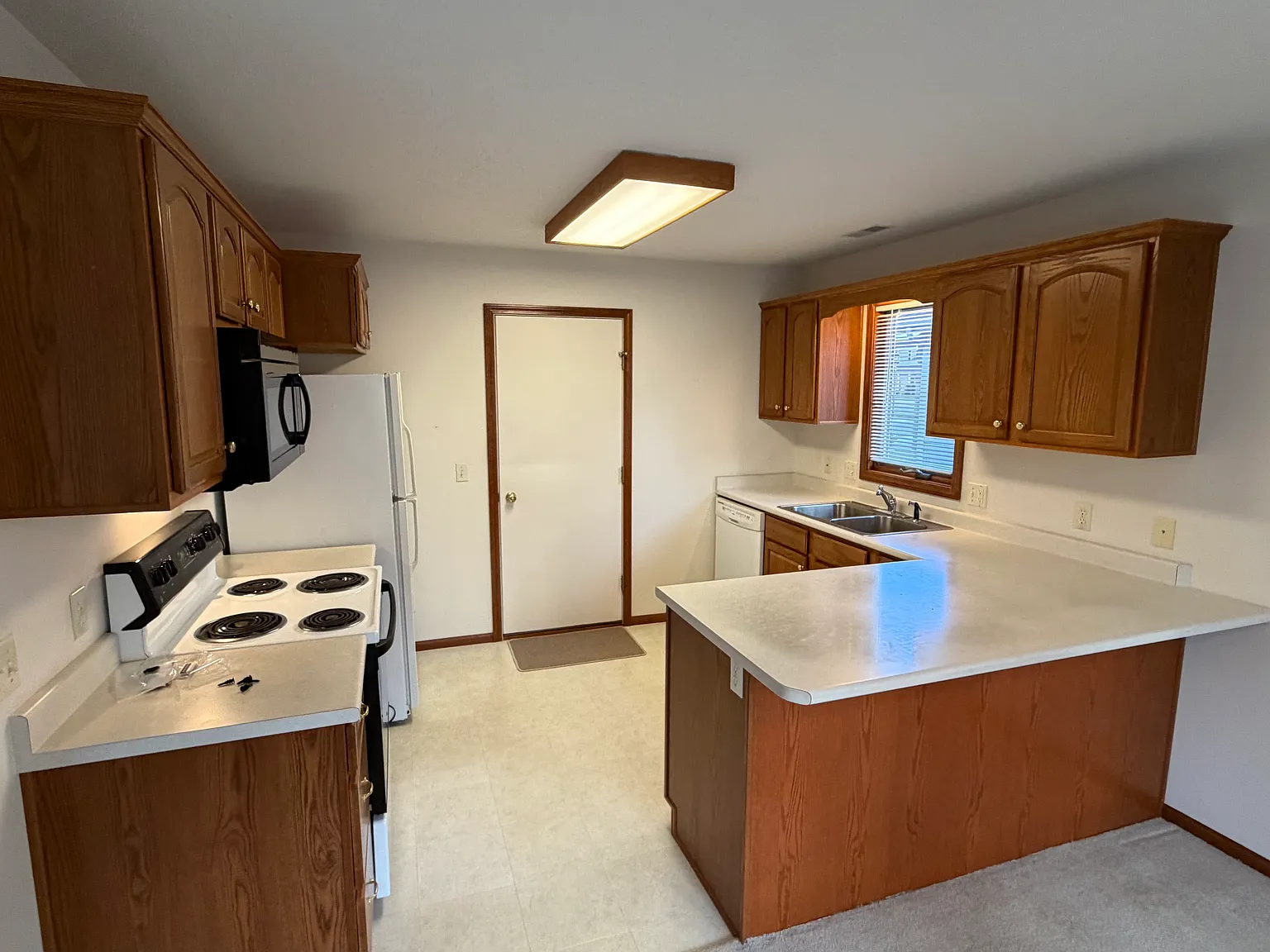 3 bed, 1185 sqft, $1,795 — Photo 3