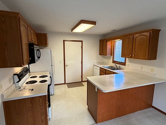 3rd image of 7225 Lismore Ln #1